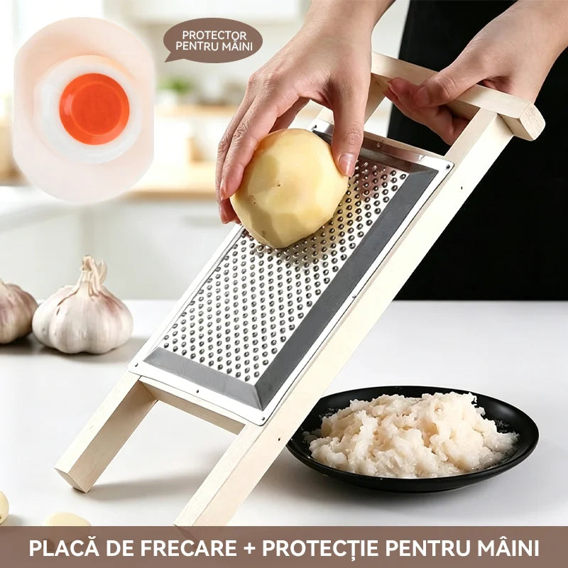 Dispozitiv 2-în-1 pentru Răzuire cu Protecție Inclusă. Ideal pentru piure de cartofi, morcovi, usturoi sau hrean!
