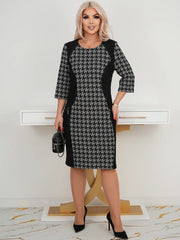 Μοντέρνο εφαρμοστό φόρεμα με καρό σχέδιο ψαροκόκκαλο