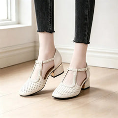 ✨ Eleganță retro și confort absolut! Sandale elegante din piele moale cu toc gros mic și perforații (Mărimi 35-40 / Design T-Bar cu împletitură)! 👡