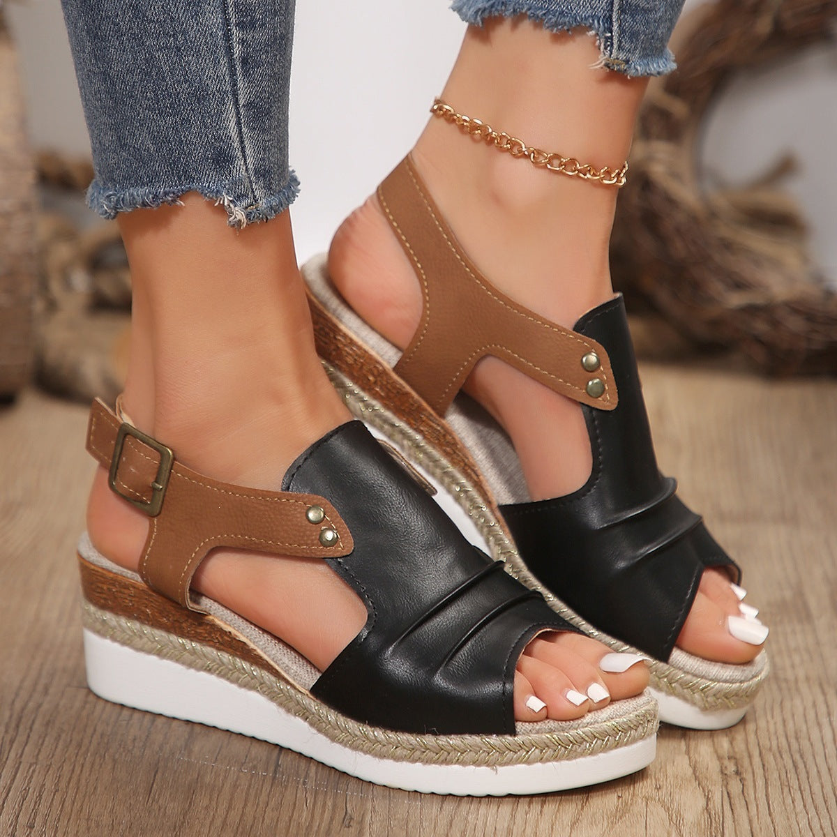 Sandale Fashion din Piele Naturală cu Talpă Tip Pană și Design Bicolor