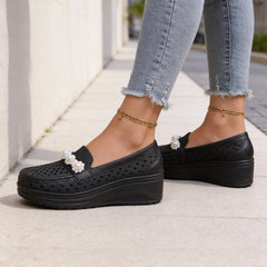 Pantofi cu platformă tip pană, în stil franțuzesc, cu perle și decupaje, în stil luxury