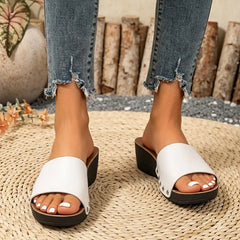 👡【Aspect de piele naturală】Papuci cu platformă tip wedge, stil retro, decorați cu nituri metalice