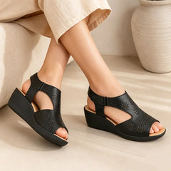 Sandale de Damă cu Platformă și Decupaj Floral, Model Retro cu Talpă Wedge Confortabilă, Închidere cu Arici, Sandale de Vară Gura de Pește