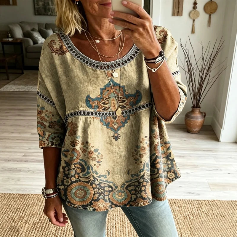 Stil Boho-Chic Parizian: Imprimeu digital vibrant și detalii rafinate din dantelă perforată pentru un look tineresc și plin de prospețime!