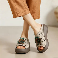 Papuci cu Platformă și Decupaje Florale – Stil Retro, Stabilitate Maximă și Mers Fără Durere! 👡🌸