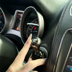 🚗📍Buton decorativ de pornire auto, în formă de sferă metalică, universal pentru toate mașinile, în patru culori.