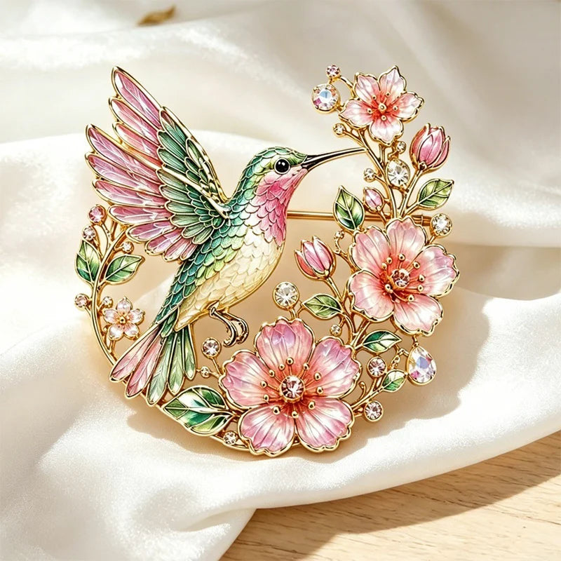 🕊️🌸Broșă premium elegantă cu colibri, flori și aplicații strălucitoare