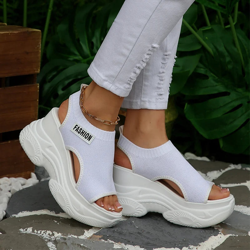 ☁【Atât de moi încât nu vei mai vrea să îi dai jos】Sandale cu talpă groasă și material flyknit respirabil – confortabile, ușoare și perfecte pentru vară