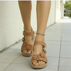 【Piele naturală modernizată】Sandale cu platformă tip pană și flori în stil retro