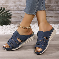 👡【Piele naturală integrală îmbunătățită】Papuci la modă cu platformă tip pană, talpă moale și design decupat