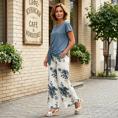 Colecția 2026: Tricou cu nod decorativ și pantaloni largi cu imprimeu floral. Croială lejeră care subțiază optic silueta!