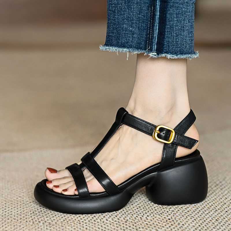 Sandale în stil roman retro, cu toc gros și cataramă metalică