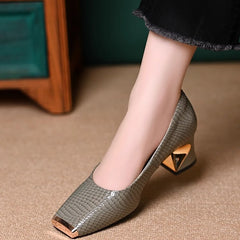 ✨【Cel mai bine vândut articol din magazin】🔥Pantofi eleganți din piele stil francez, cu toc lat, din piele de lux cu model de șarpe și vârf metalic
