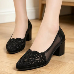 👡 pantofi cu toc gros și jos, din plasă fină cu strasuri și design perforat