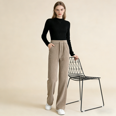 Pantaloni noi de damă, elastici, cu crăpătură largă