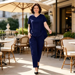 Set de Damă din 2 Piese – Bluză cu Guler în V și Nasturi Decorativi, Pantaloni cu Design Modern și Rafinat