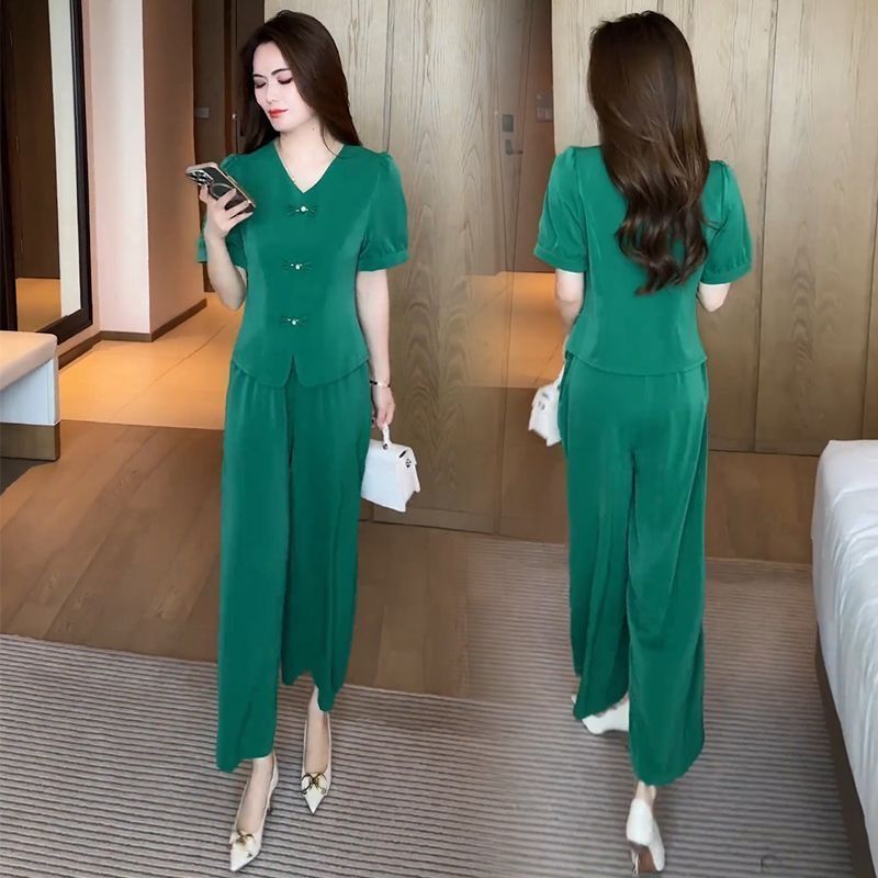 🌸【Vânzare Directă din Fabrică】Set Elegant și Stilish din Mătase Gheață (Bluză + Pantaloni Evazați)