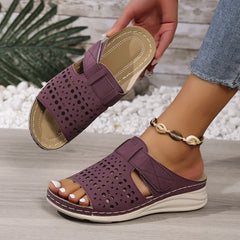 👡【Piele naturală integrală îmbunătățită】Papuci la modă cu platformă tip pană, talpă moale și design decupat