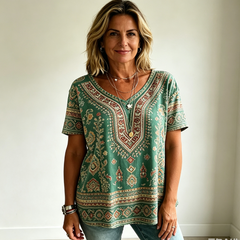 【Colecția Vacanță 2026】Tricou de Damă Lejer cu Imprimeu Bohemian și Etnic, Bluză de Vară cu Decolteu în V, Croială Oversize (6 Culori, Mărimi S-5XL) ✨