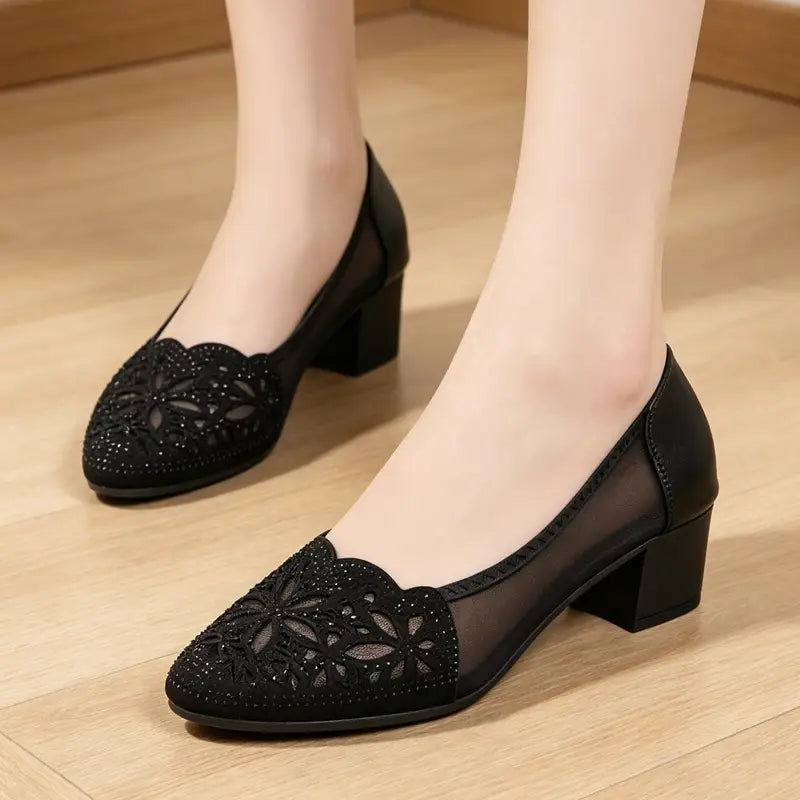 👡 pantofi cu toc gros și jos, din plasă fină cu strasuri și design perforat