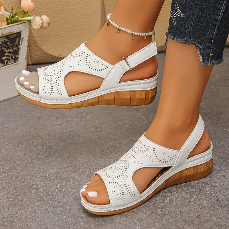 Sandale elegante cu platformă și vârf peep-toe: design ajourat, închidere confortabilă cu velcro, mărimi 36-43