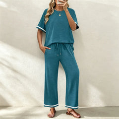Compleu Casual de Damă din Două Piese, Tricou cu Gât Rotund și Pantaloni Lungi Largi – Detalii cu Dungi Finisate, Material Moale, Respirabil și Elastic