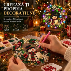 🎄 Coroniță DIY de Crăciun cu Diamante, Perle și Lumini LED! Placă Acrilică Rezistentă · 9 Modele Festive · Decor Perfect pentru Uși, Pereți și Fereastră · Cadou Creat cu Suflet!